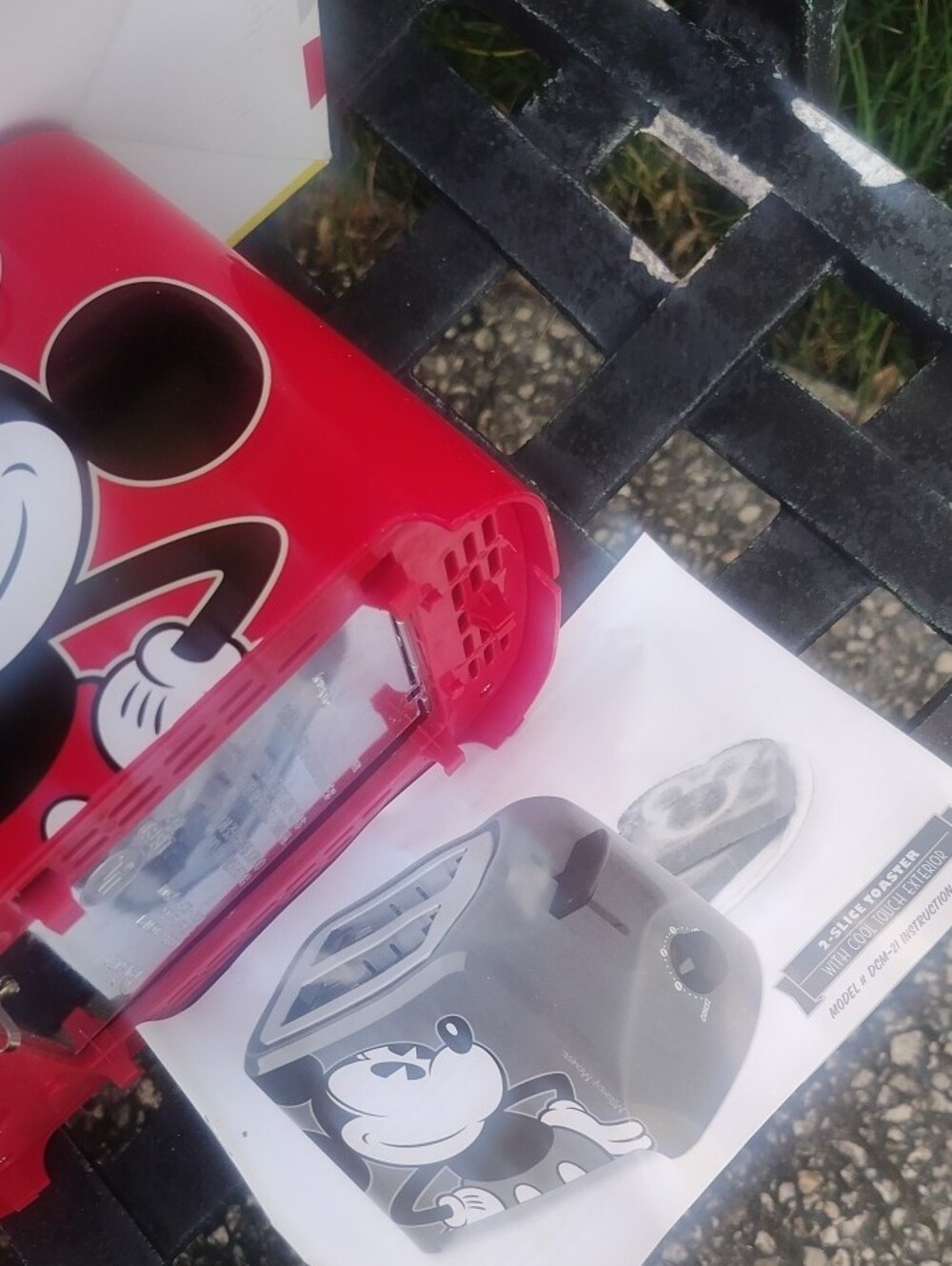 Mickey Mouse Red 2-Slice Toaster - Picture 4 of 6